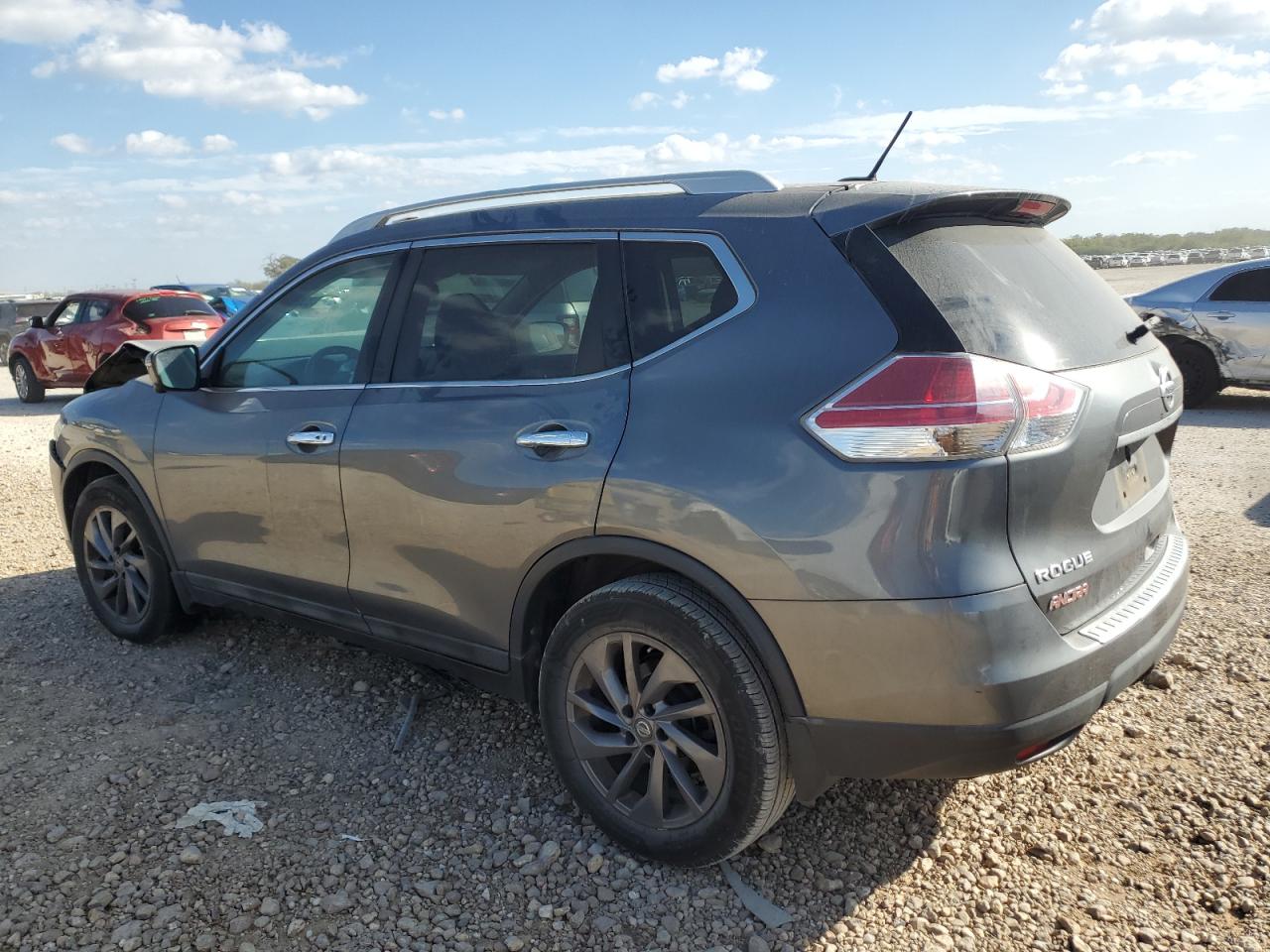 2016 Nissan Rogue - Image 2