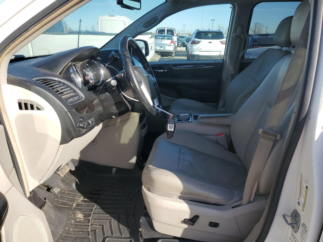 2013 Chrysler Town & Country - Image 7