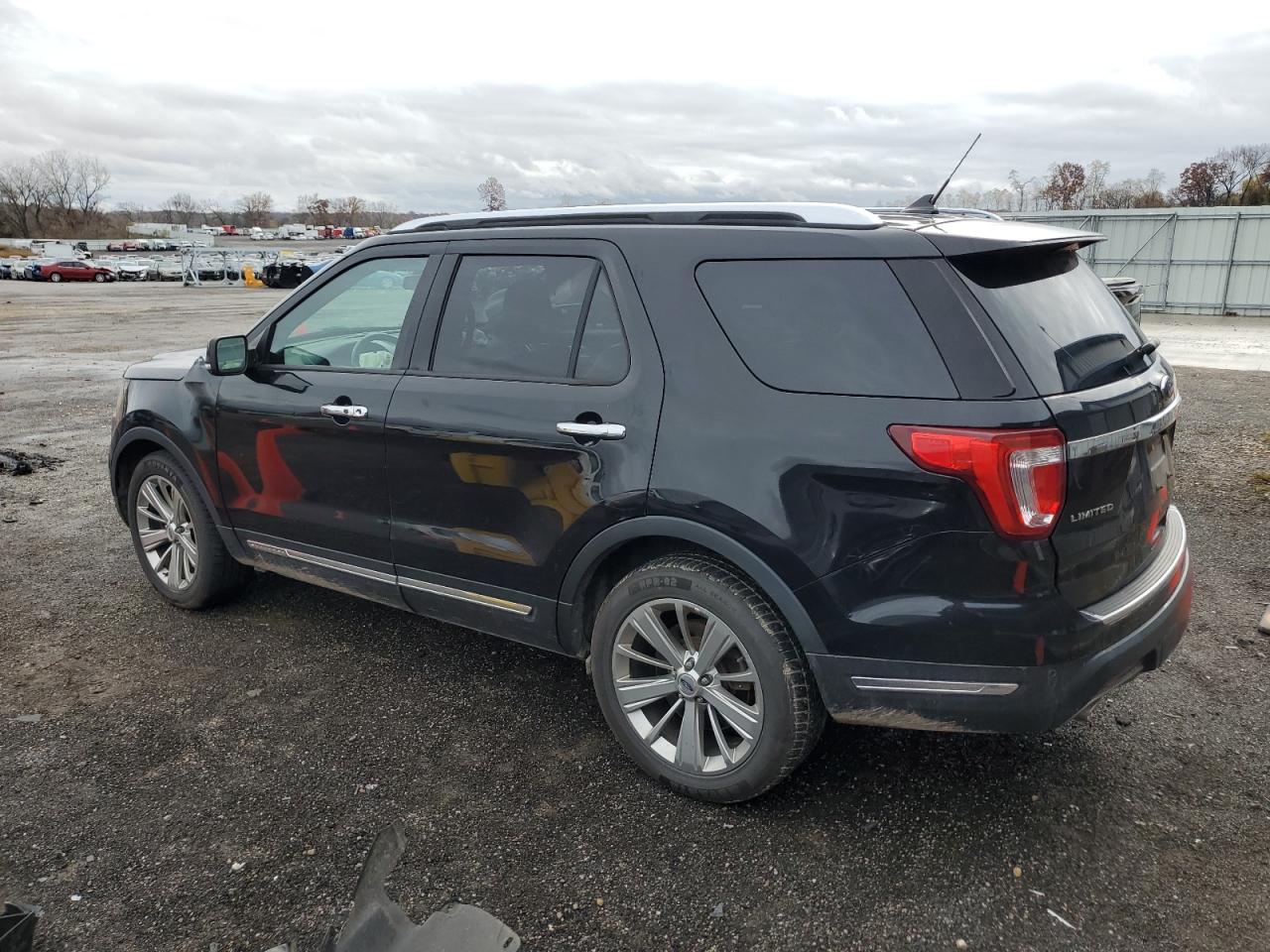 2019 Ford Explorer - Image 2