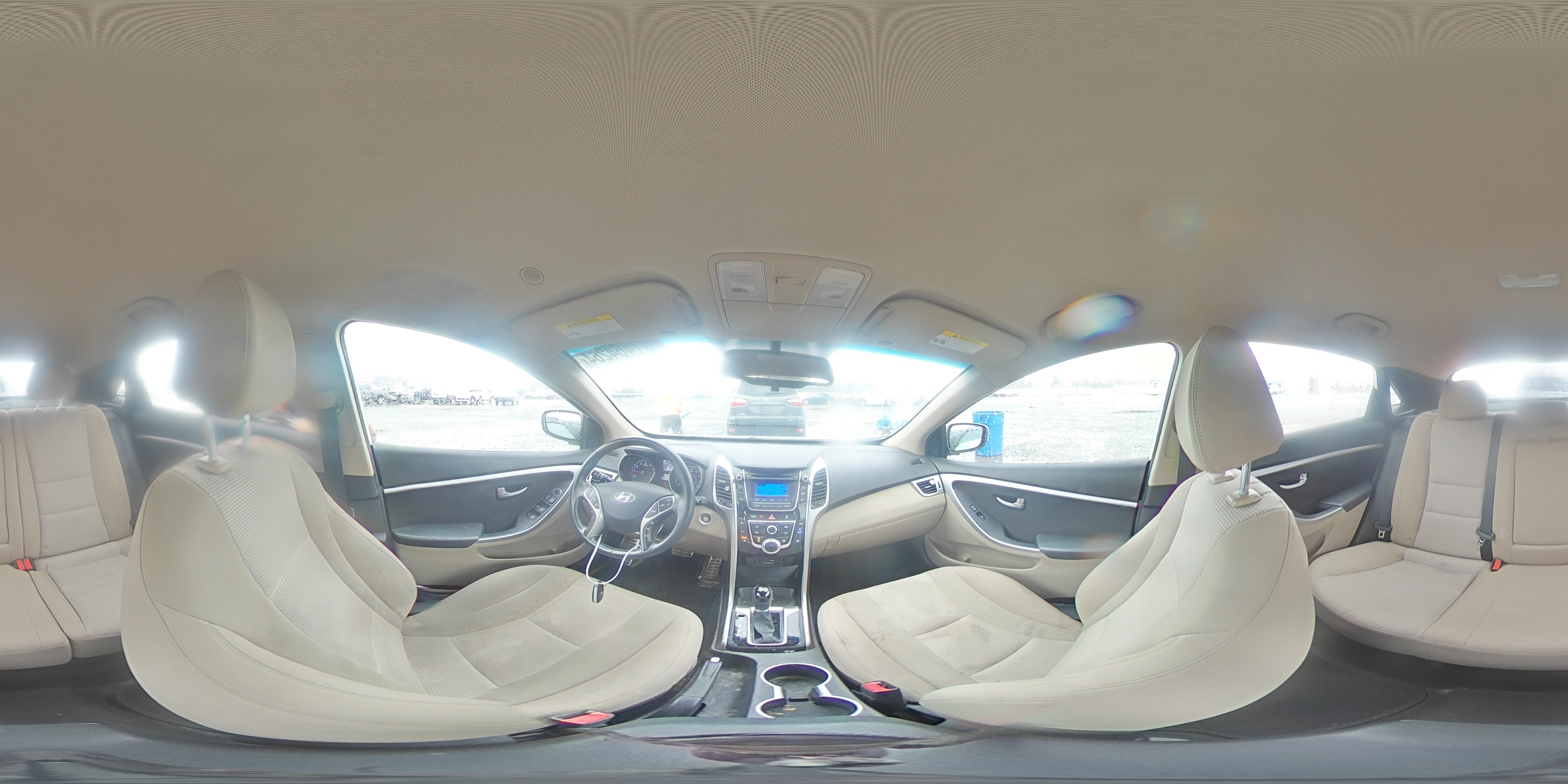 2016 Hyundai Elantra - Image 13