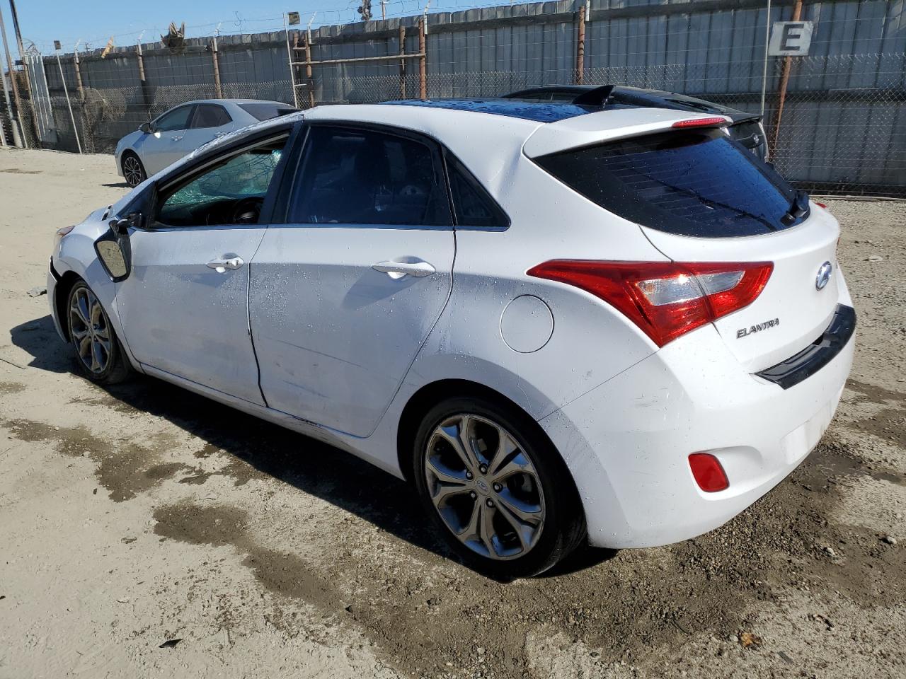 2013 Hyundai Elantra - Image 2