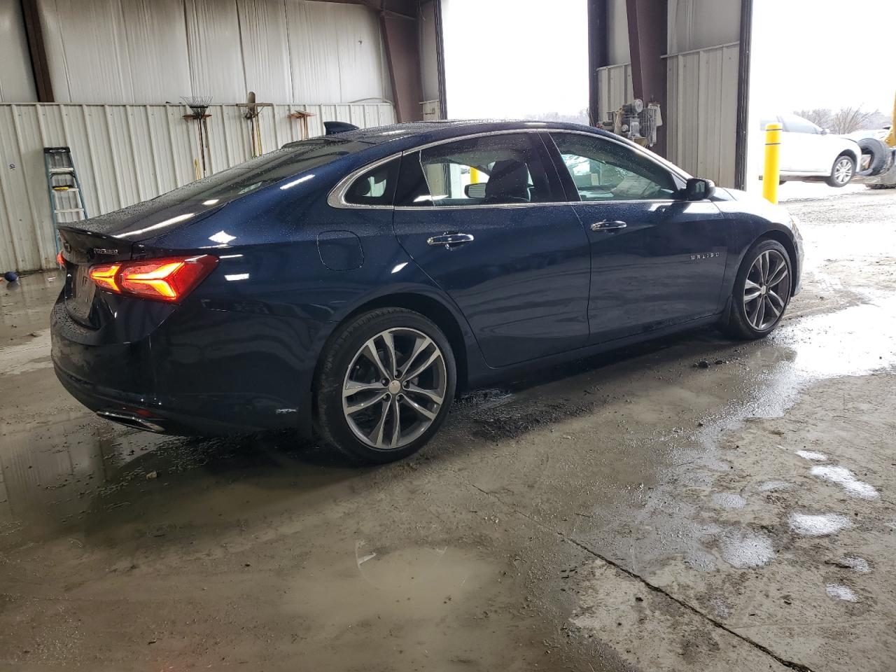 2020 Chevrolet Malibu - Image 3