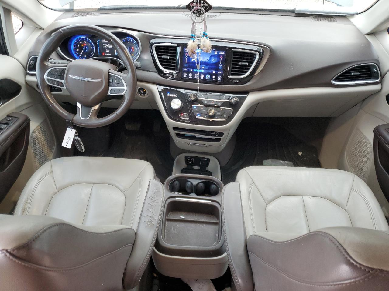 2017 Chrysler Pacifica - Image 8