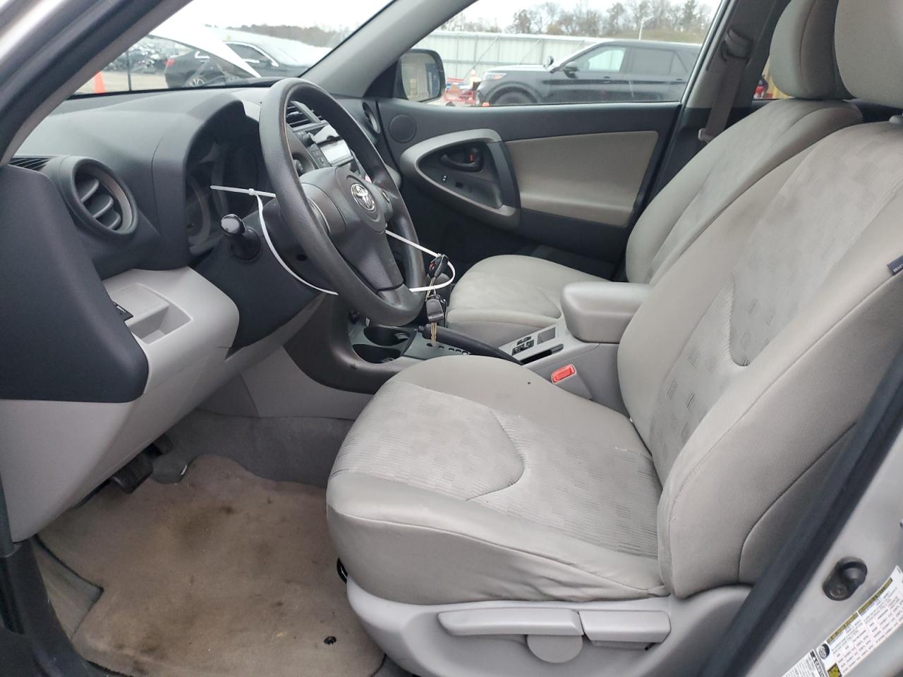 2010 Toyota RAV 4 - Image 7
