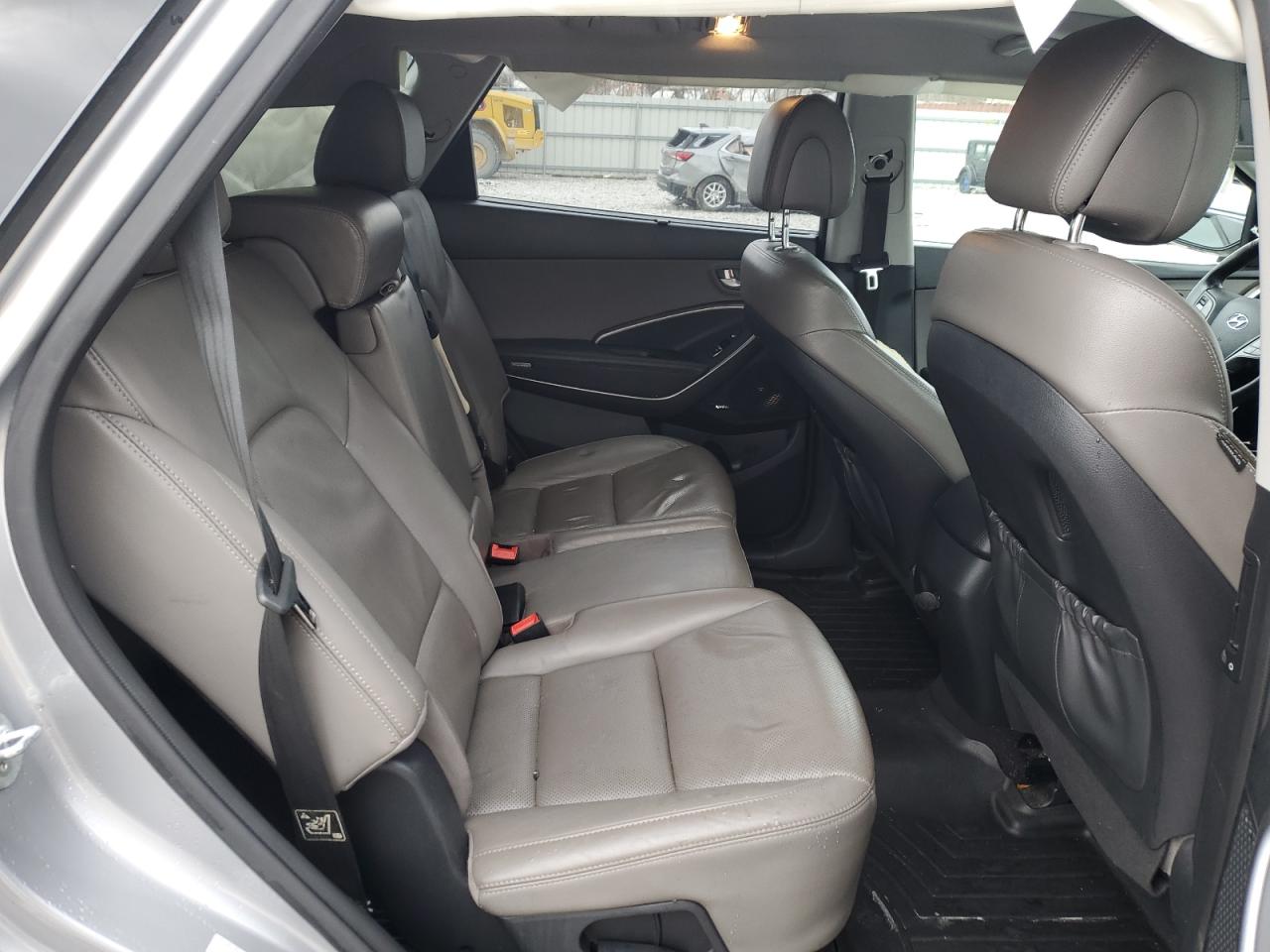 2017 Hyundai Santa Fe - Image 12