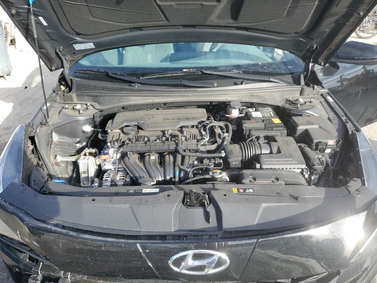2022 Hyundai Elantra - Image 11