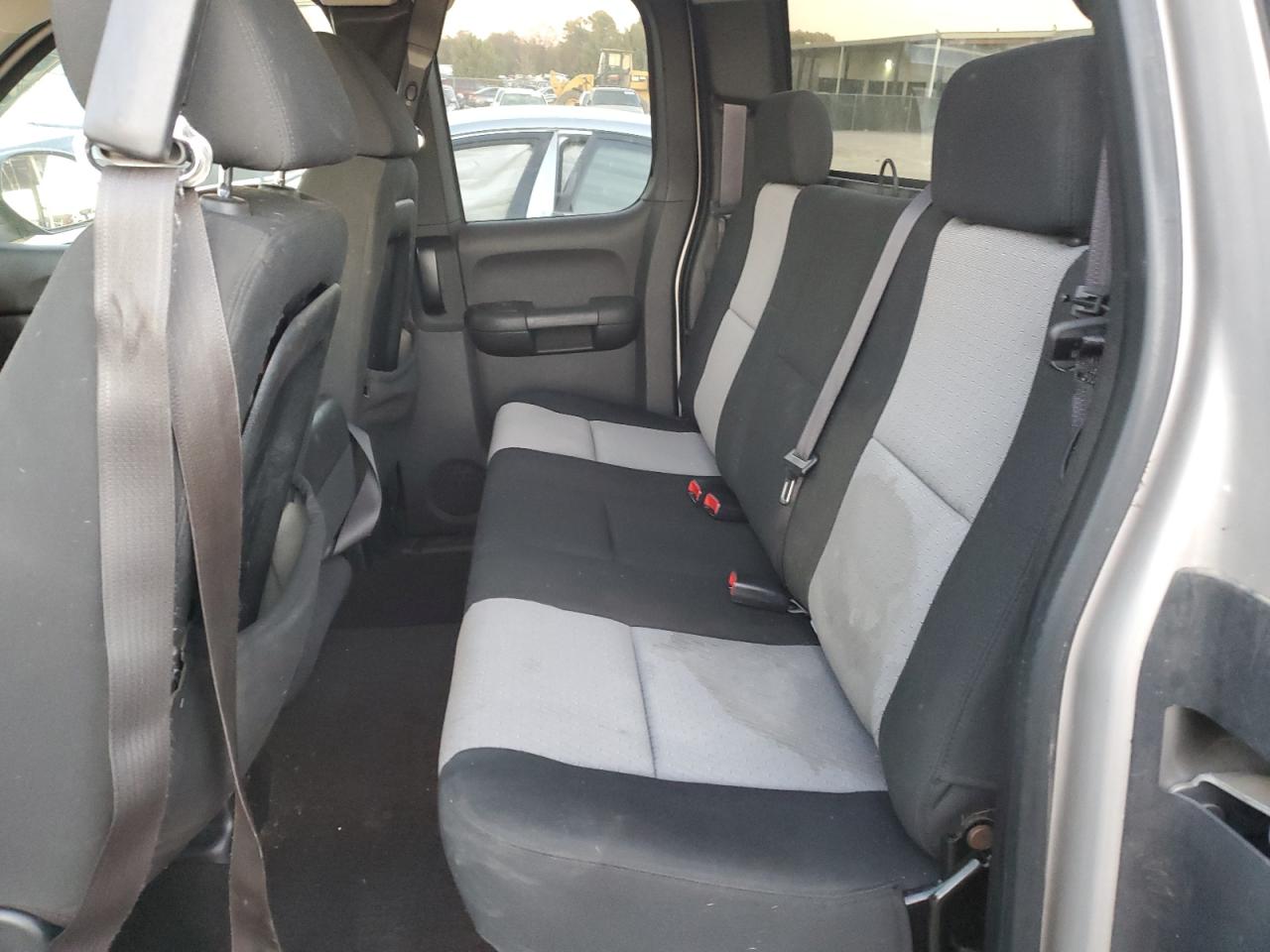 2009 Chevrolet Silverado - Image 10