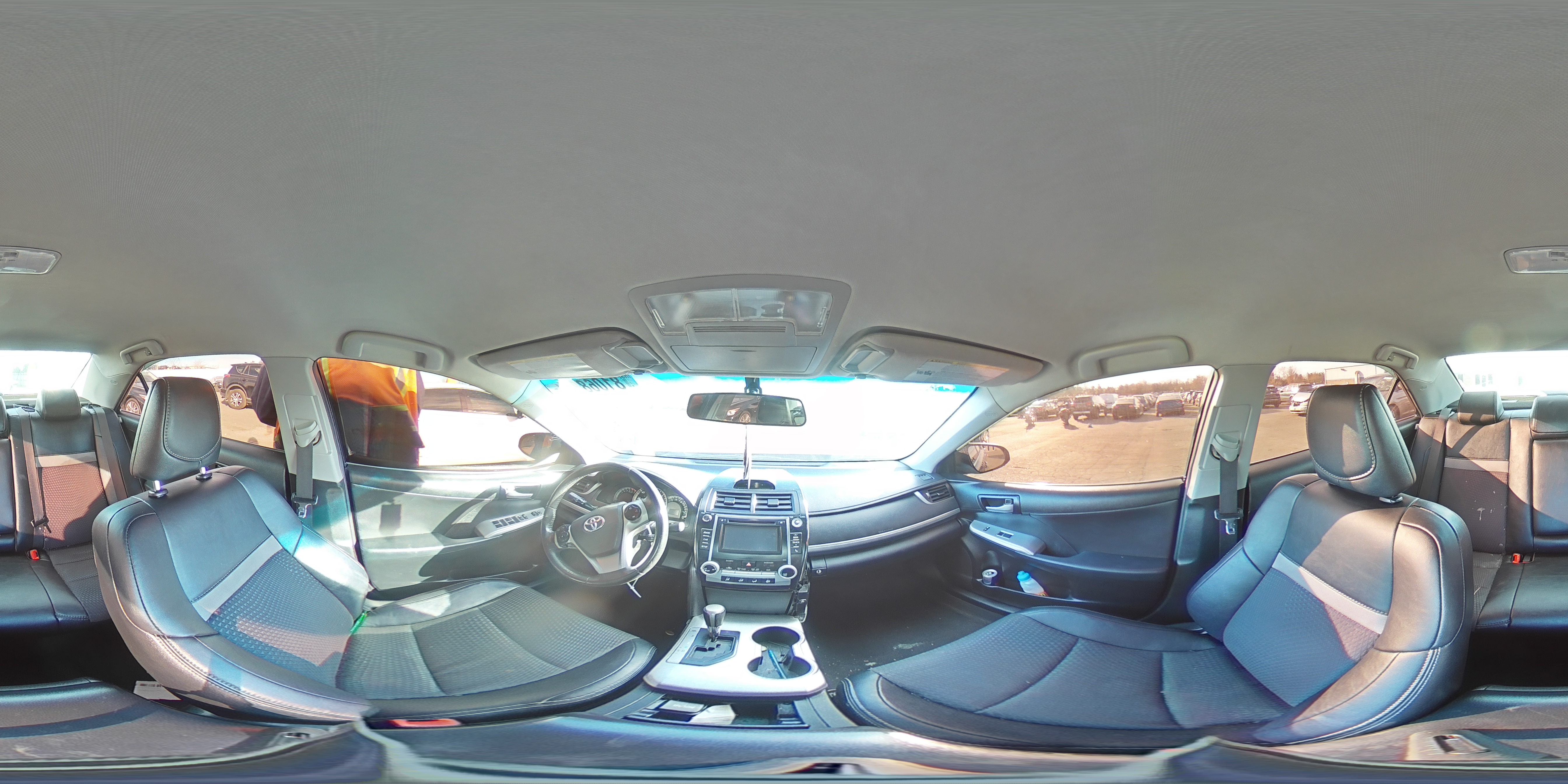 2014 Toyota Camry - Image 13