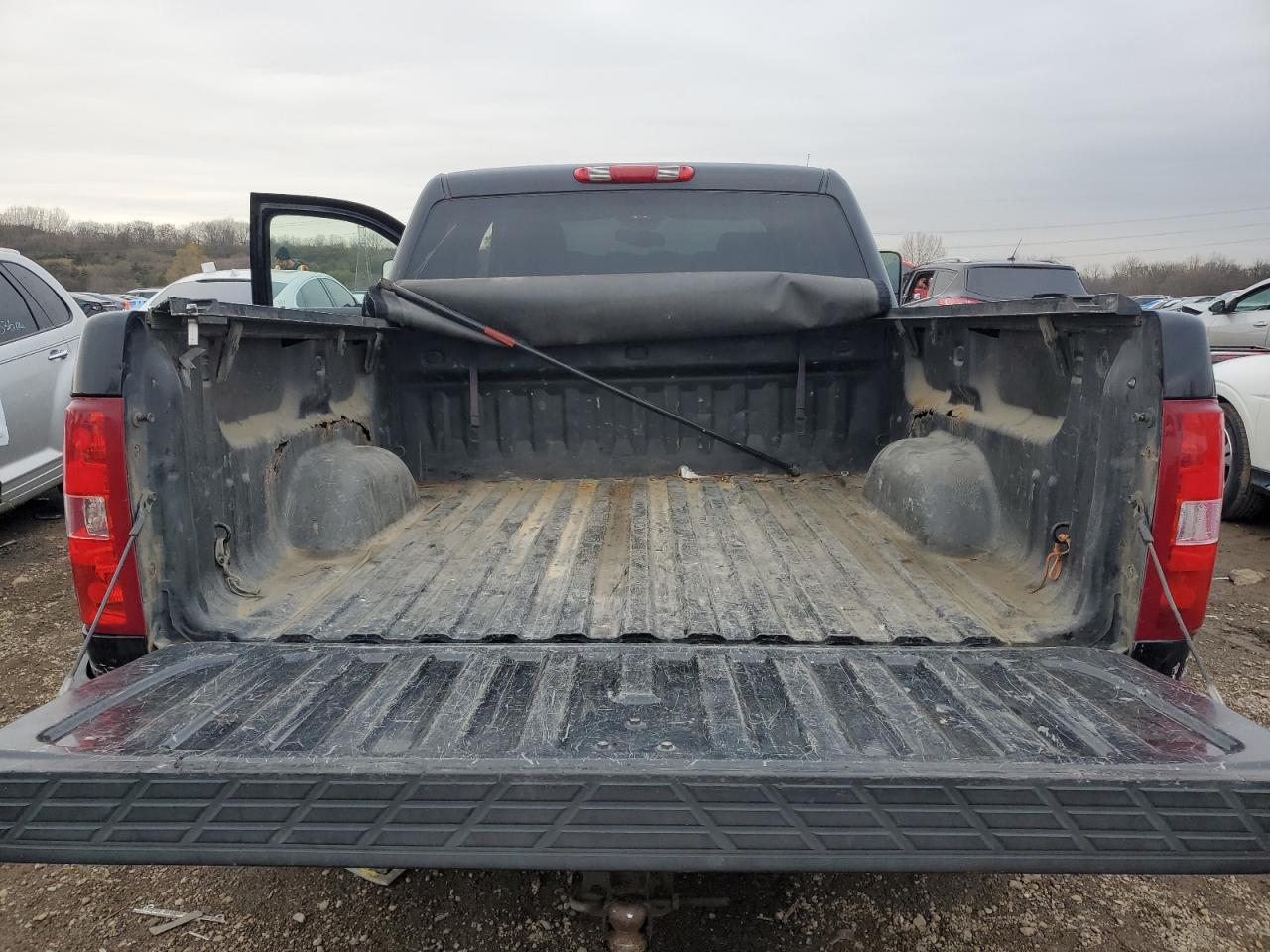 2008 Chevrolet Silverado - Image 10