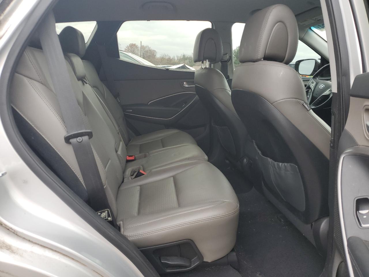 2014 Hyundai Santa Fe - Image 11