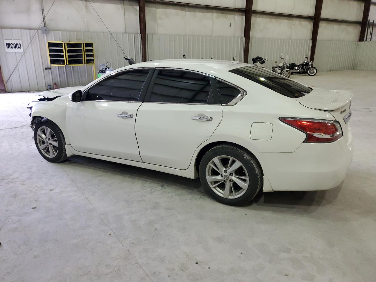 2015 Nissan Altima - Image 2