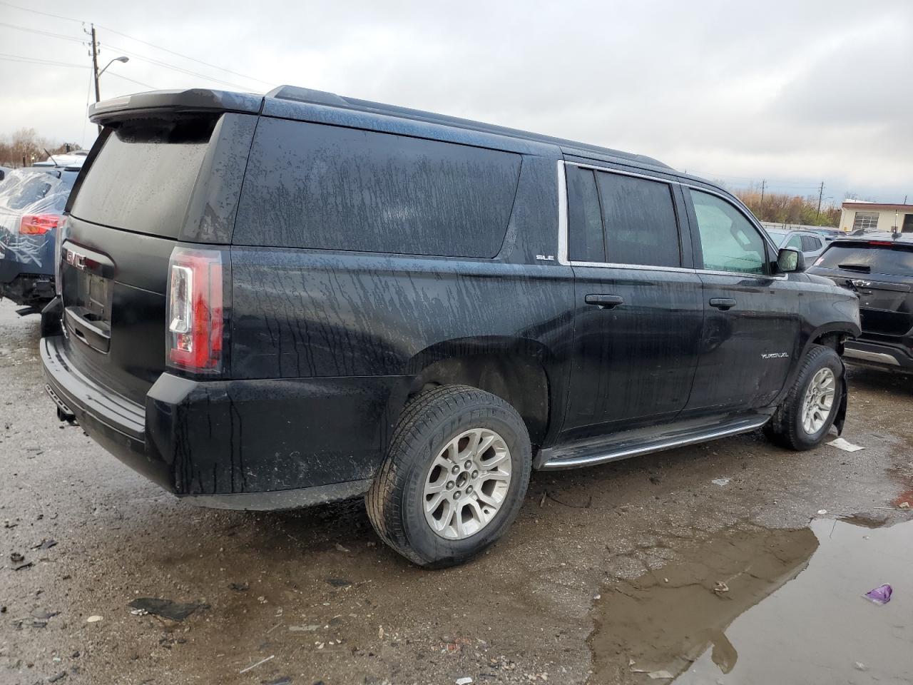 2017 GMC Yukon - Image 3