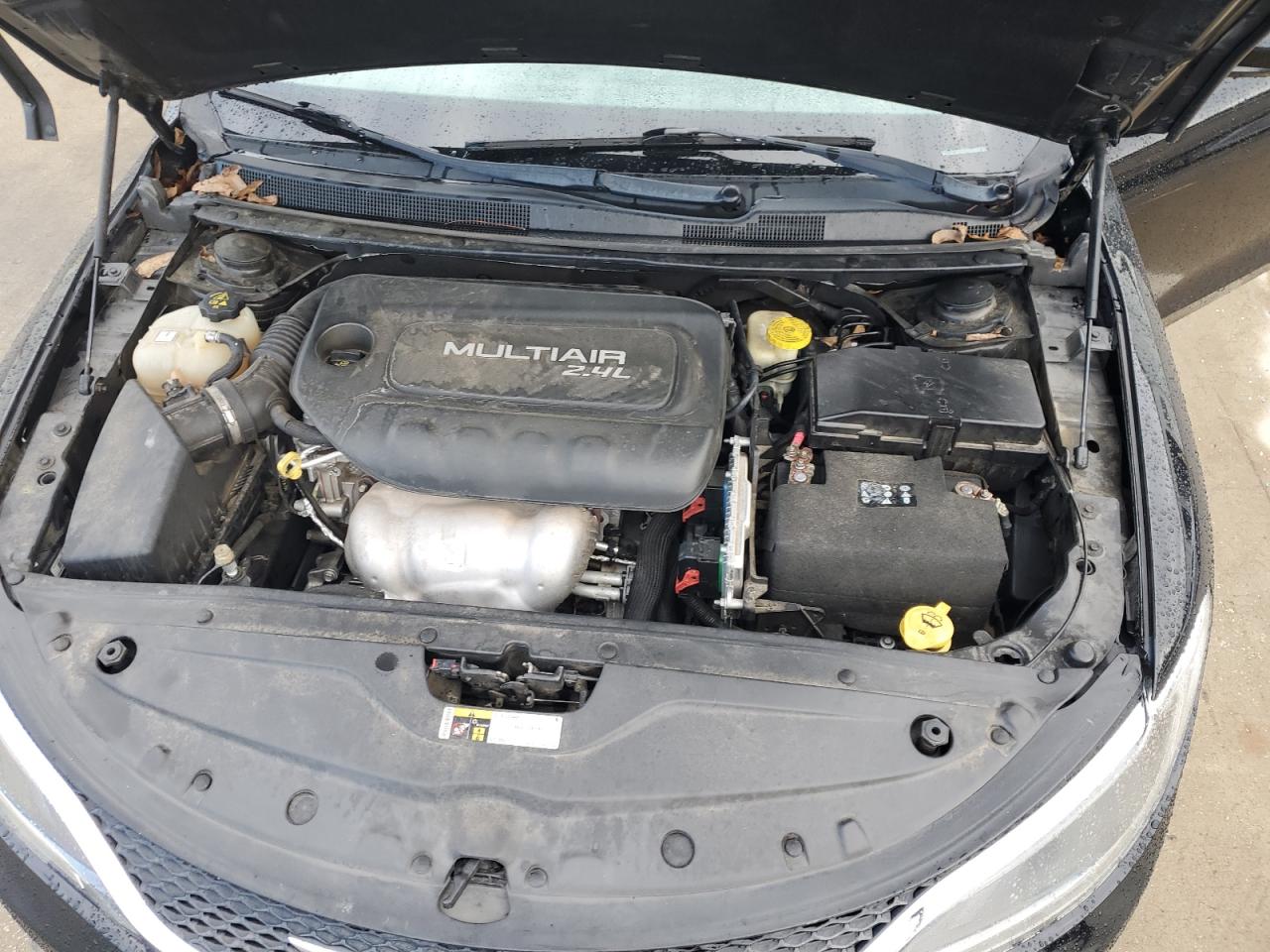 2016 Chrysler 200 - Image 12