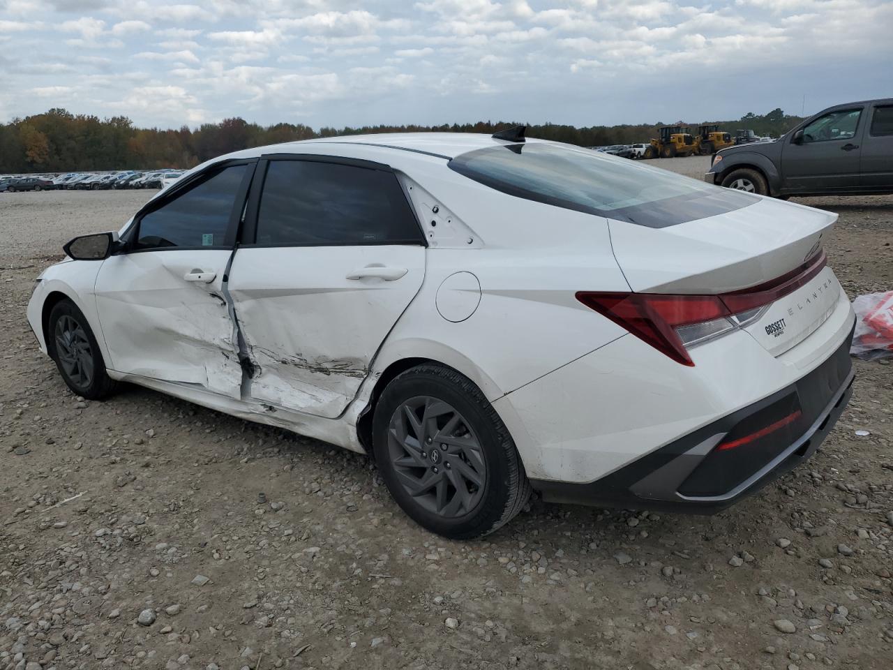 2024 Hyundai Elantra - Image 2