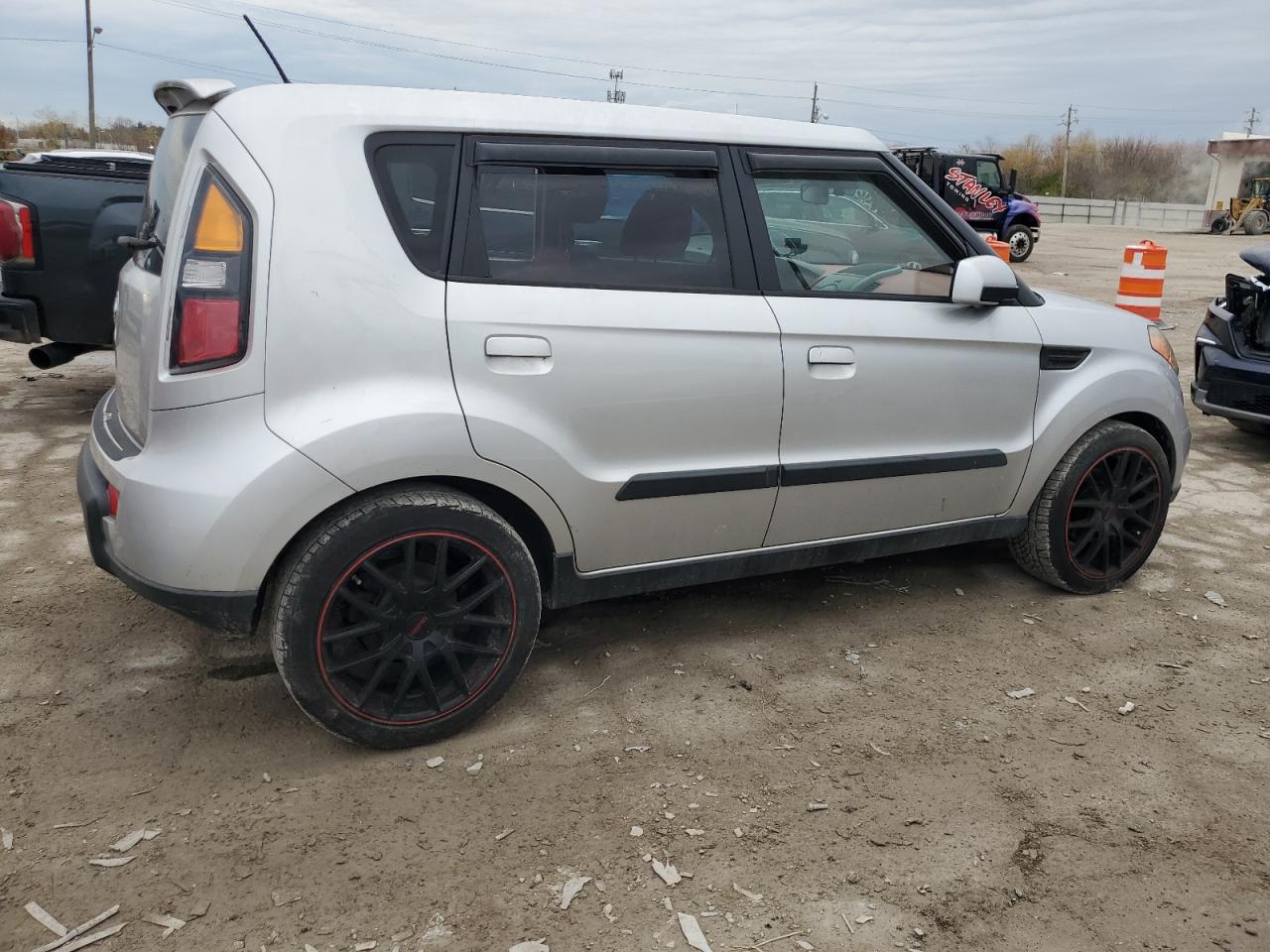 2010 Kia Soul + VIN: KNDJT2A20A7032382 Lot: 81274804