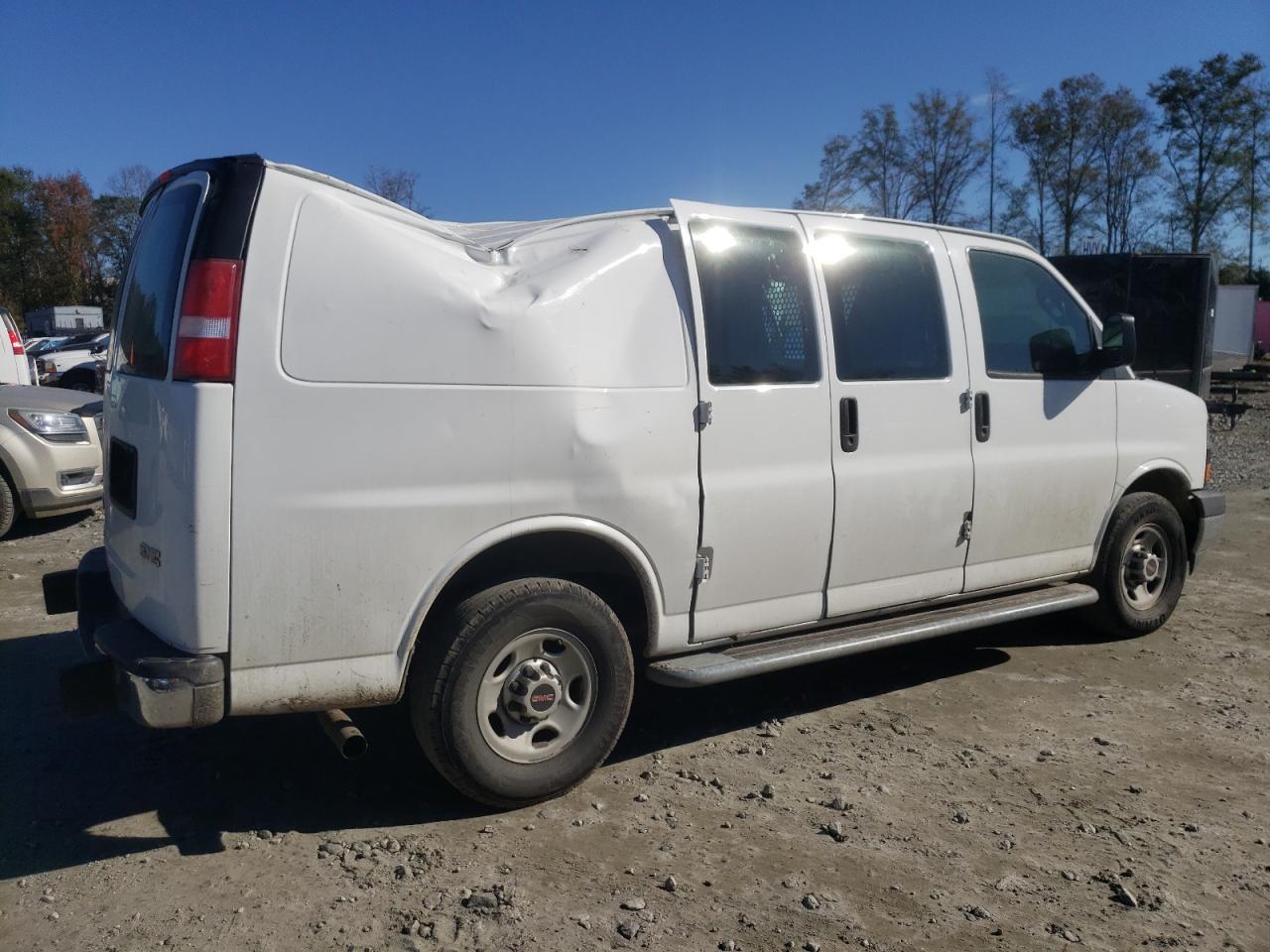 2017 GMC Savana - Image 3