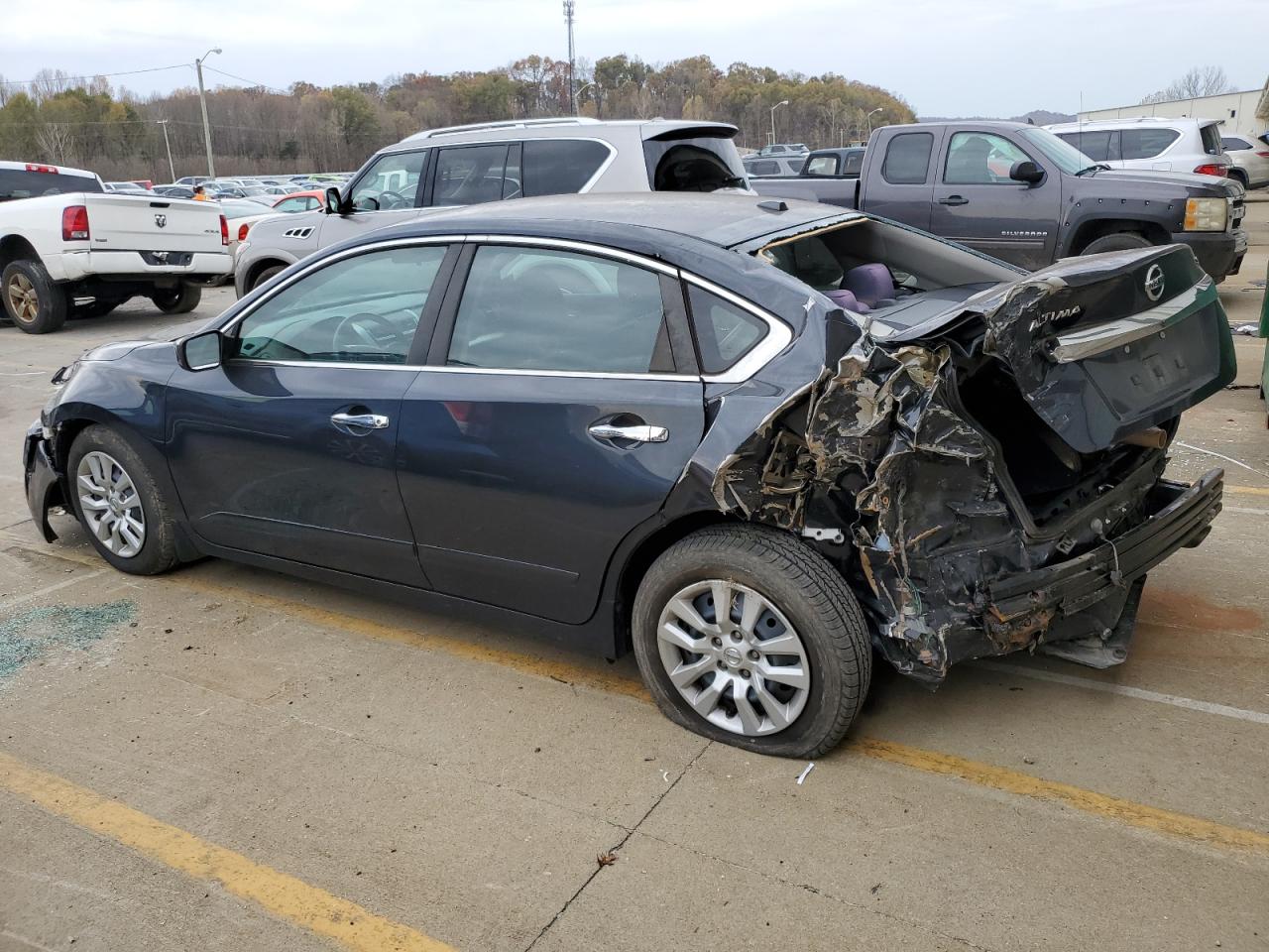 2015 Nissan Altima - Image 2