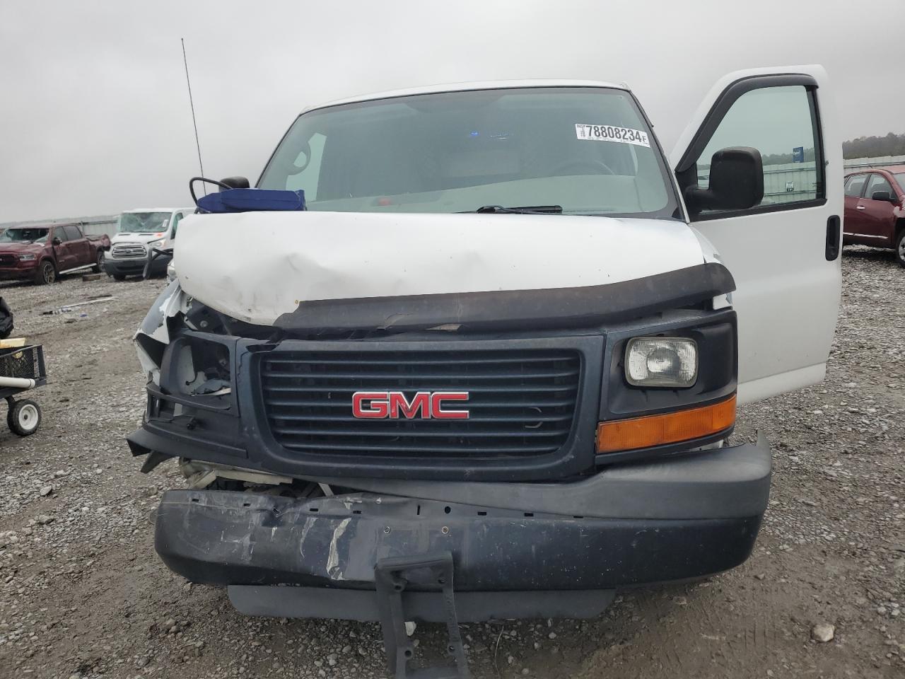 2011 GMC Savana - Image 5