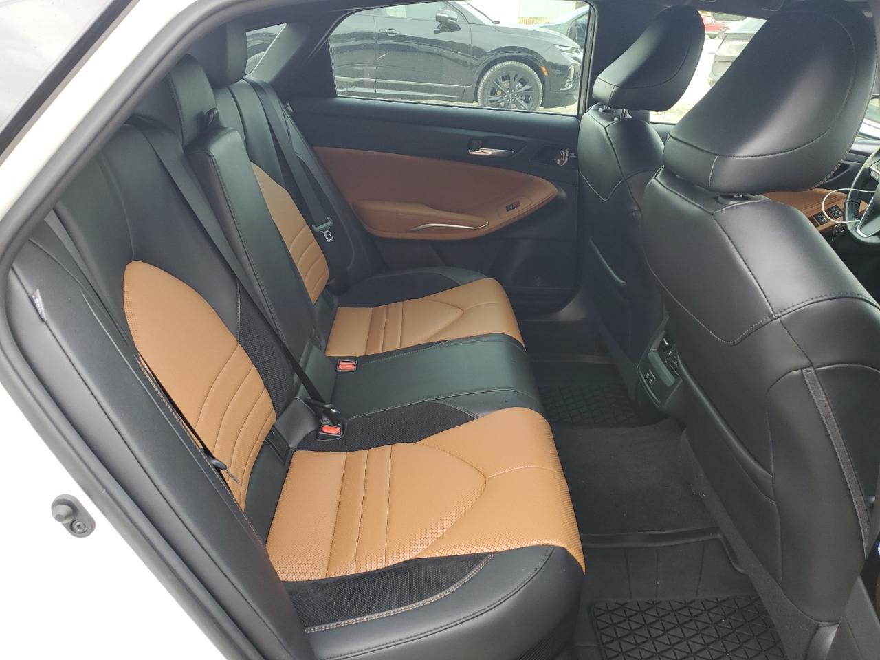 2021 Toyota Avalon - Image 10