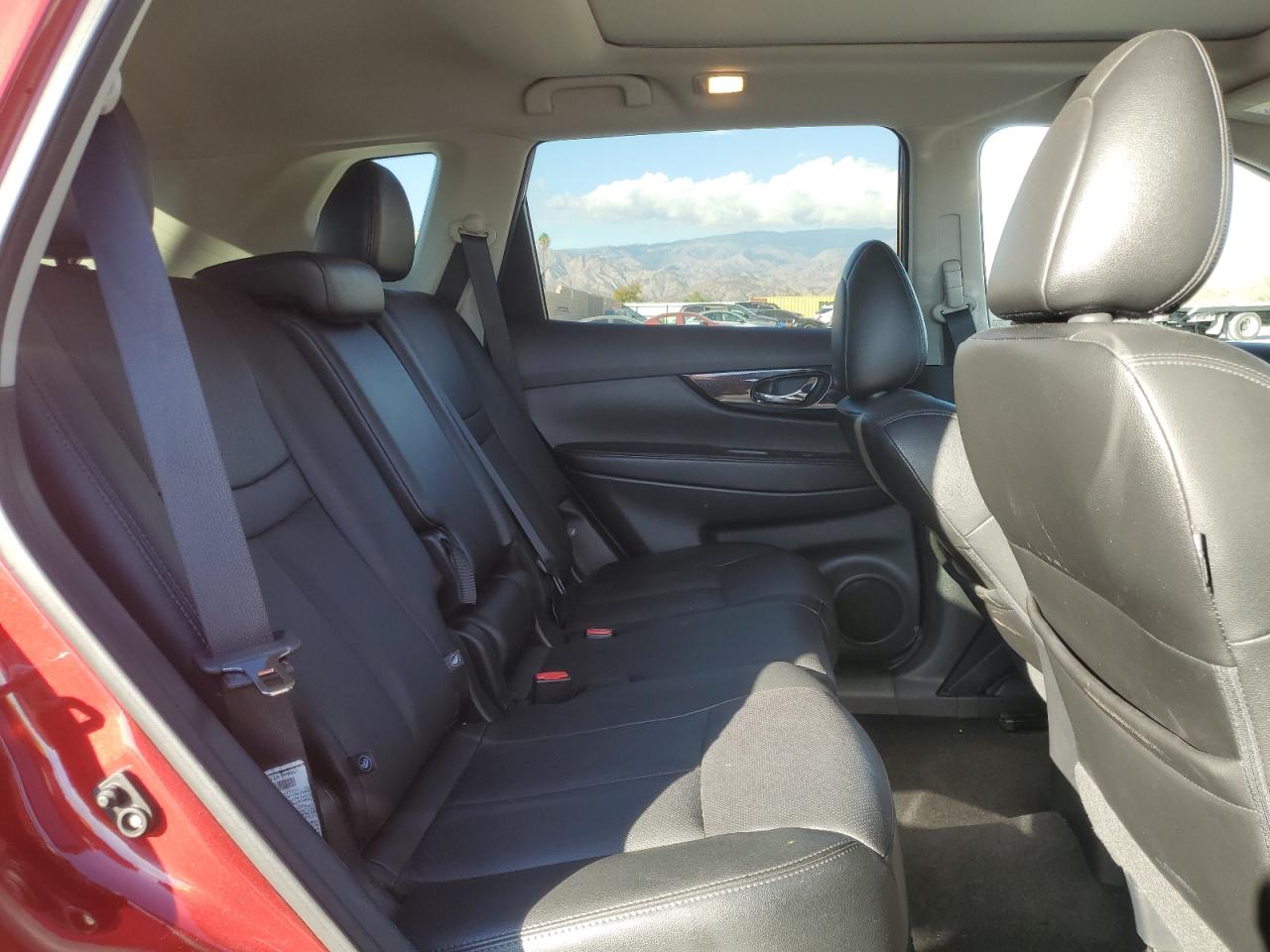 2018 Nissan Rogue - Image 12