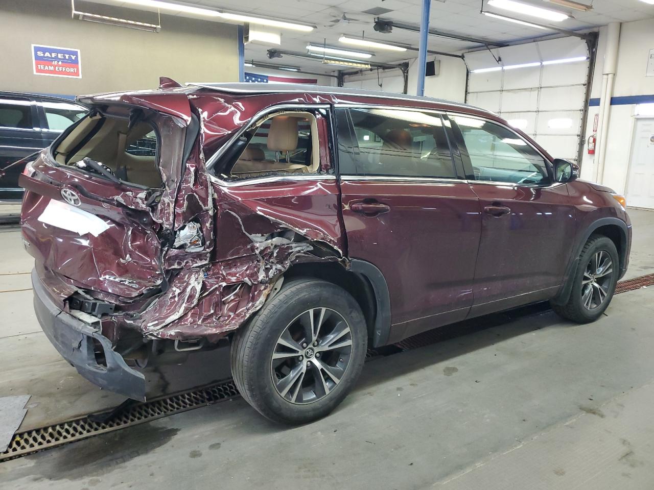 2016 Toyota Highlander - Image 3