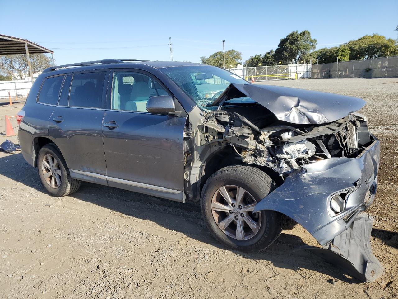 VIN 5TDZK3EH6DS118865 2013 TOYOTA HIGHLANDER no.4