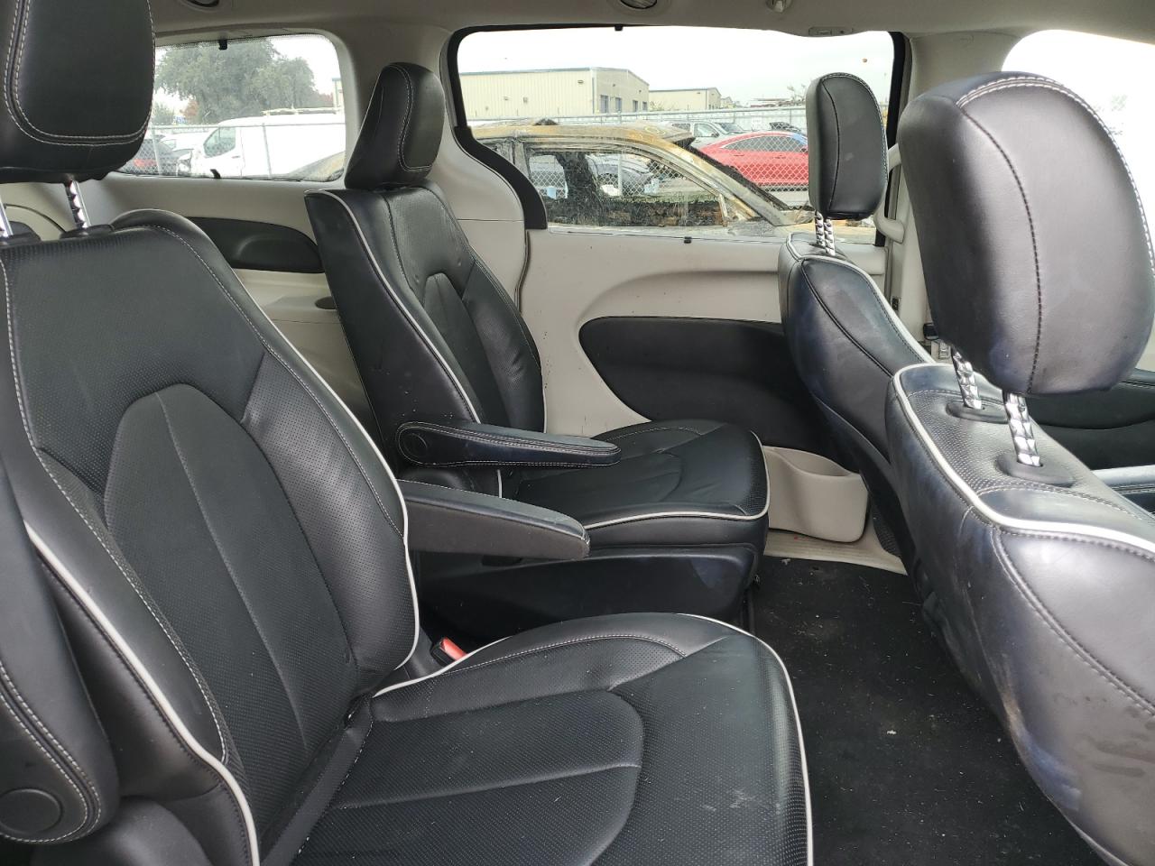 2021 Chrysler Pacifica - Image 11