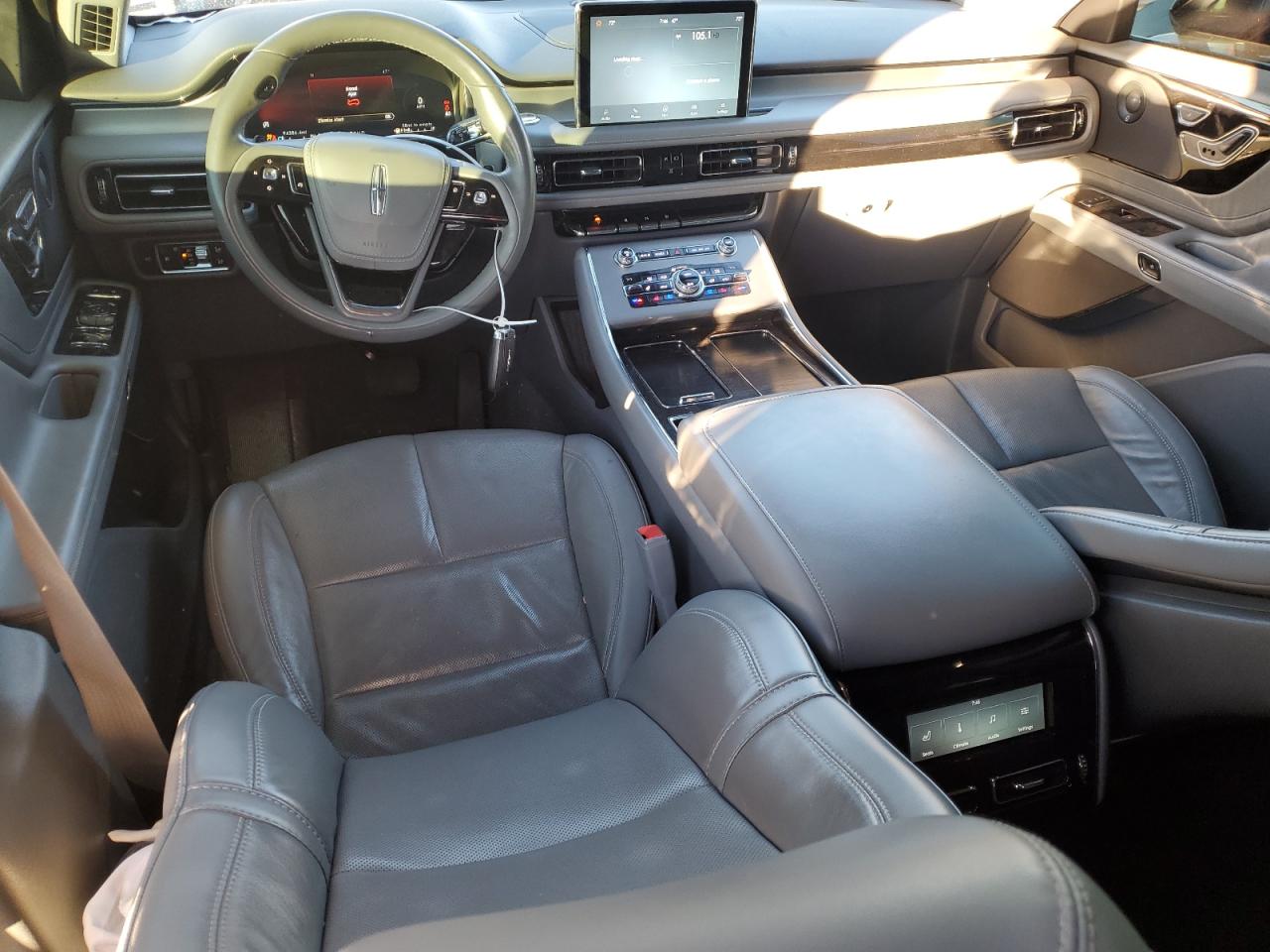 2020 Lincoln Aviator - Image 8