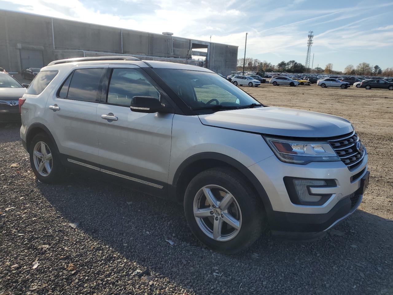 2017 Ford Explorer - Image 4