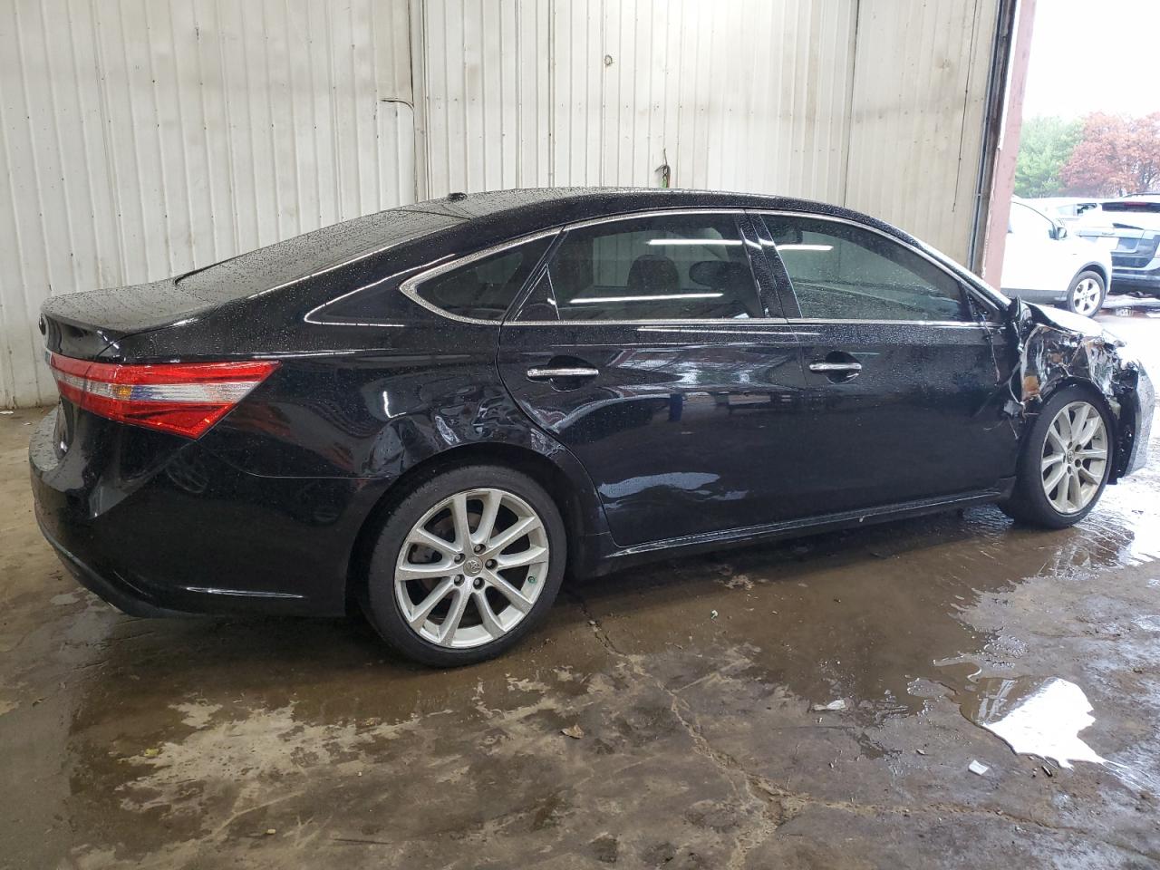 2013 Toyota Avalon - Image 3