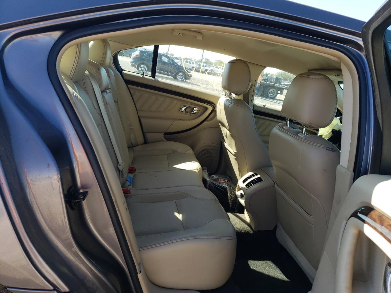 2014 Ford Taurus - Image 10