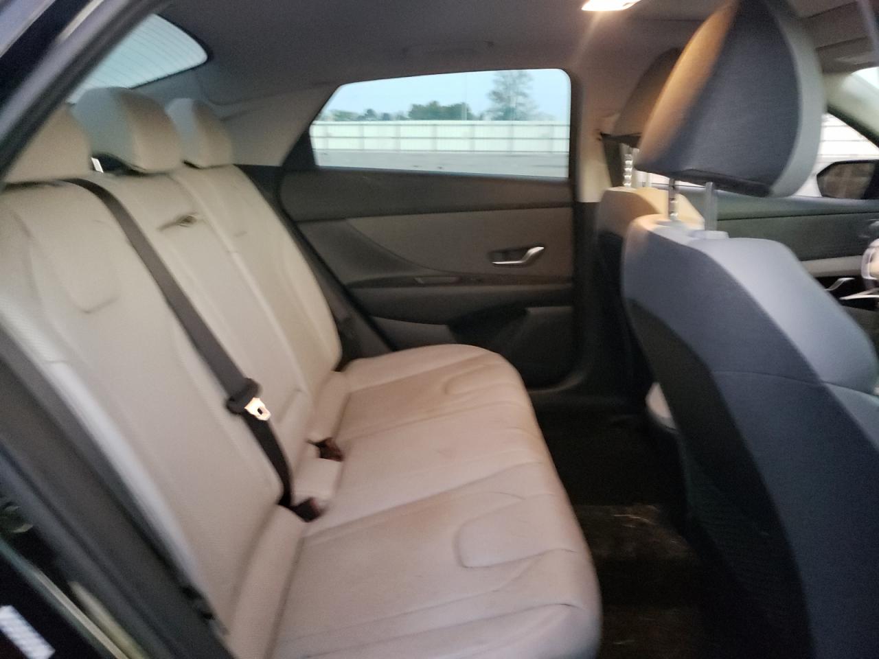 2023 Hyundai Elantra - Image 10