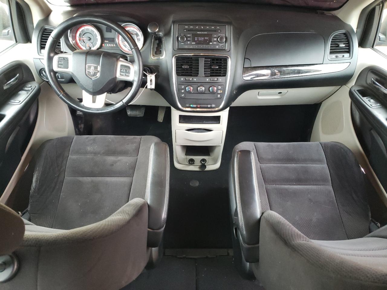 2014 Dodge Caravan - Image 8