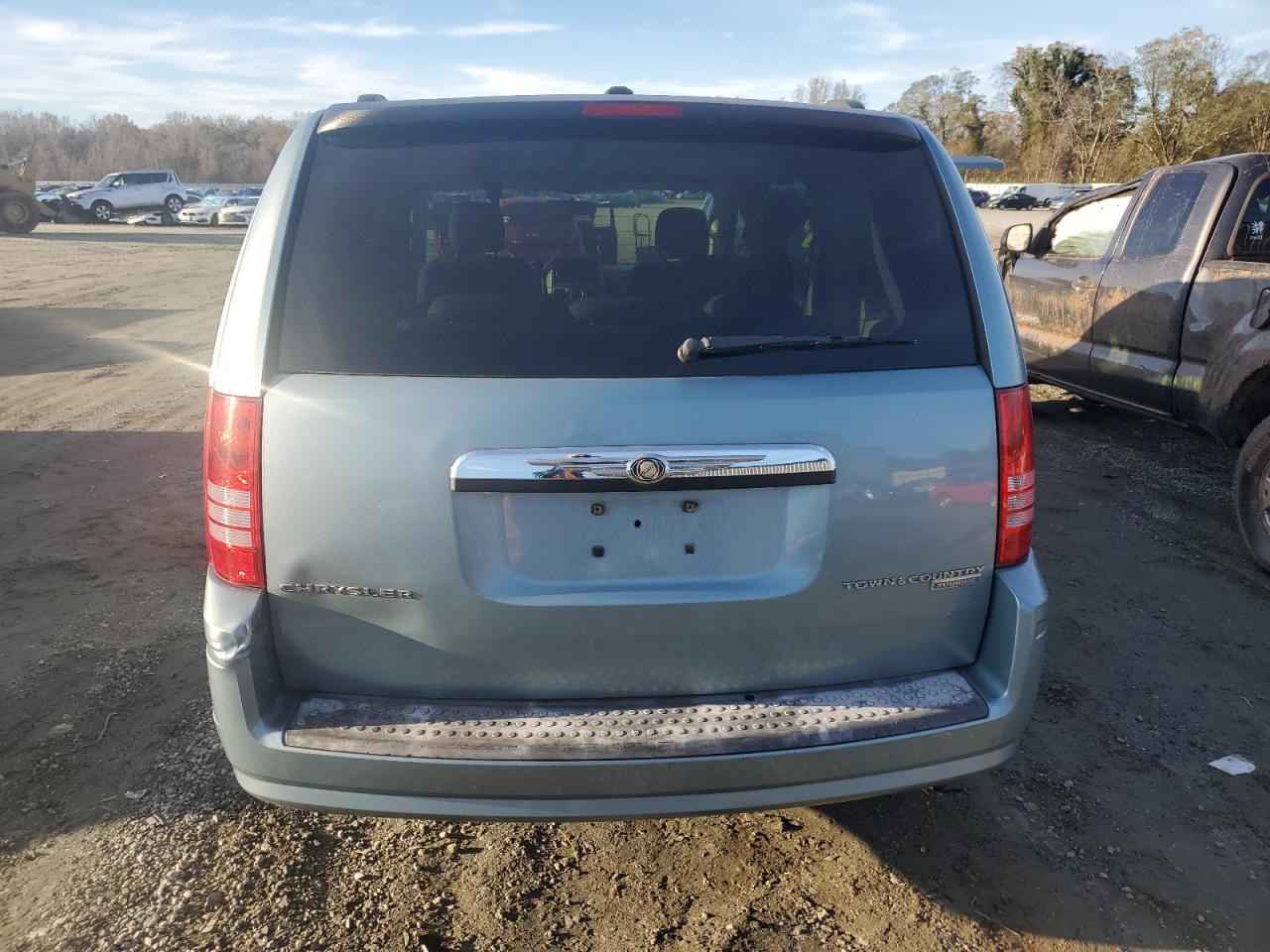 2010 Chrysler Town & Country - Image 6