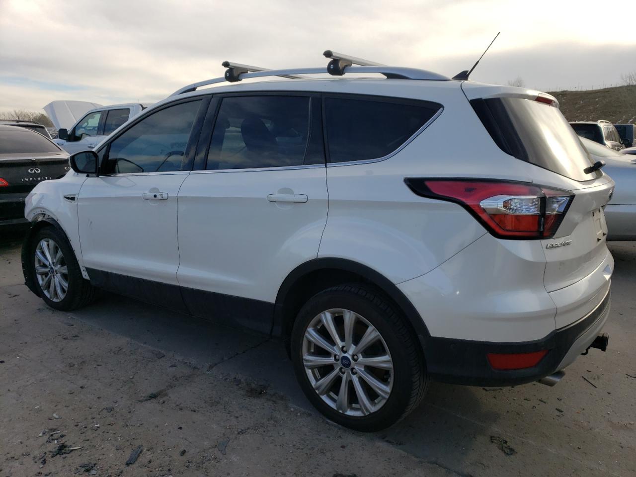 VIN 1FMCU9J95JUC70494 2018 FORD ESCAPE no.2