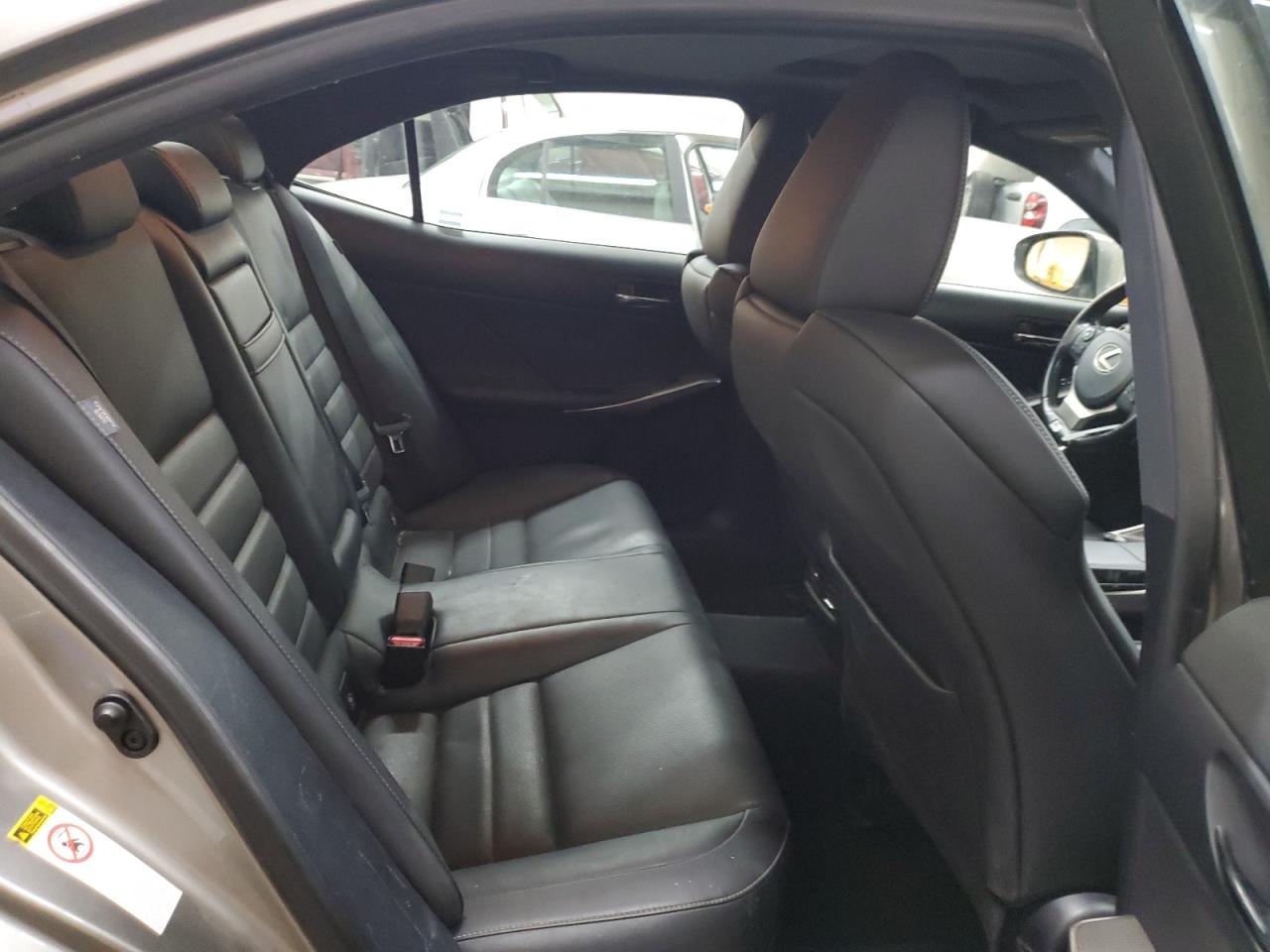 2015 Lexus IS - Image 10