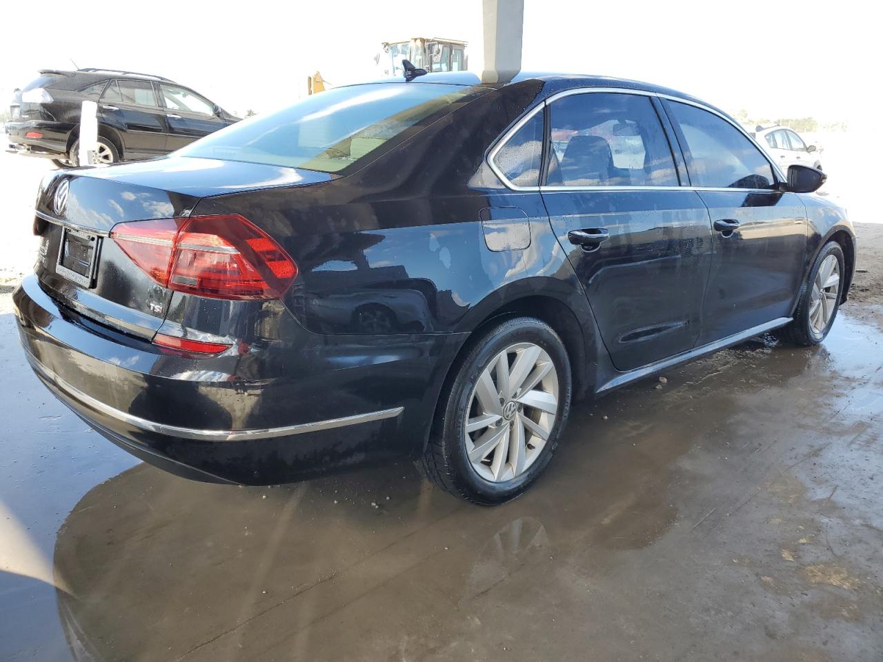 2018 Volkswagen Passat - Image 3