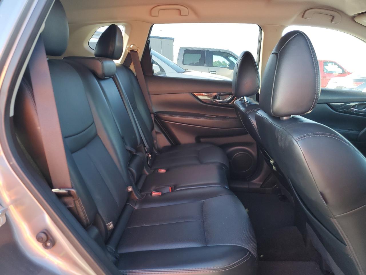 2018 Nissan Rogue - Image 11