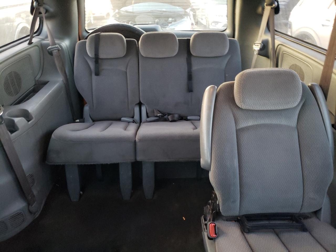2005 Dodge Caravan - Image 10