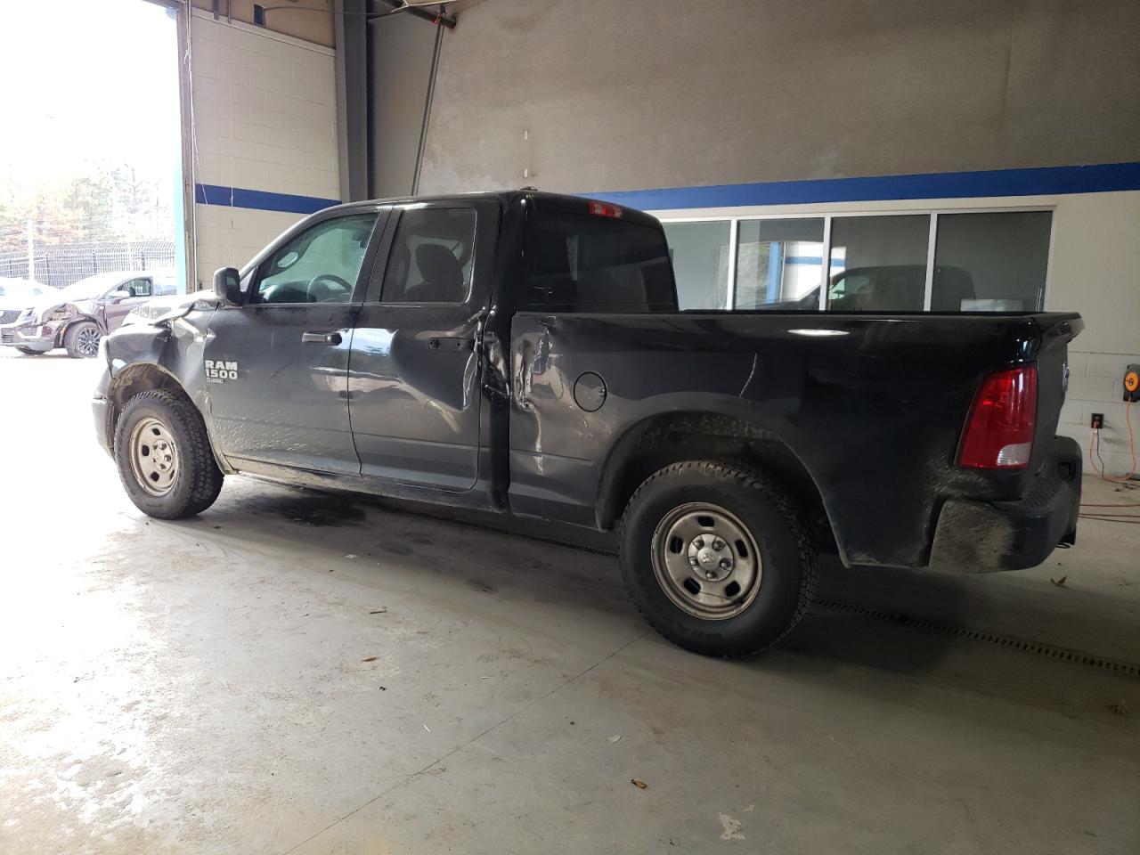 VIN 1C6RR7FG9KS620550 2019 RAM 1500 no.2