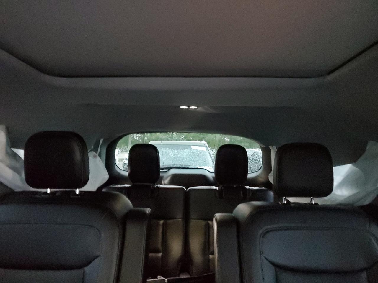 2022 Ford Explorer - Image 10