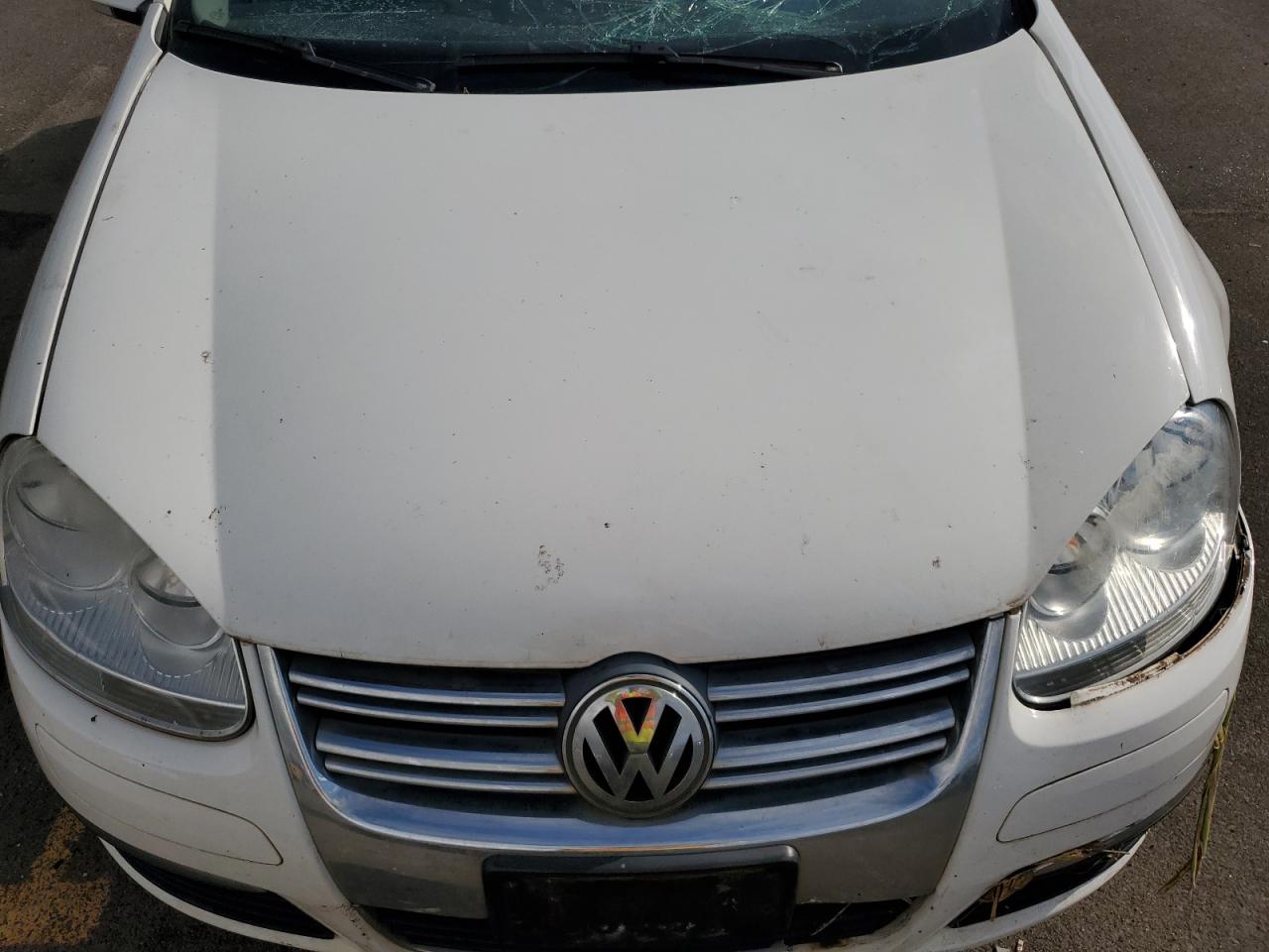 2010 Volkswagen Jetta - Image 11