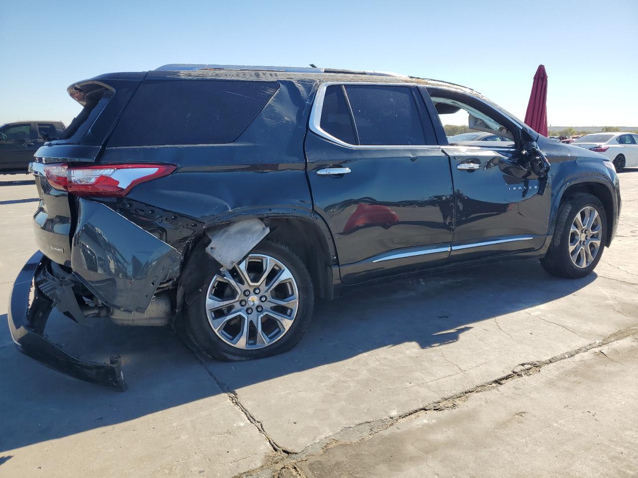 VIN 1GNERKKW0JJ102765 2018 CHEVROLET TRAVERSE no.3