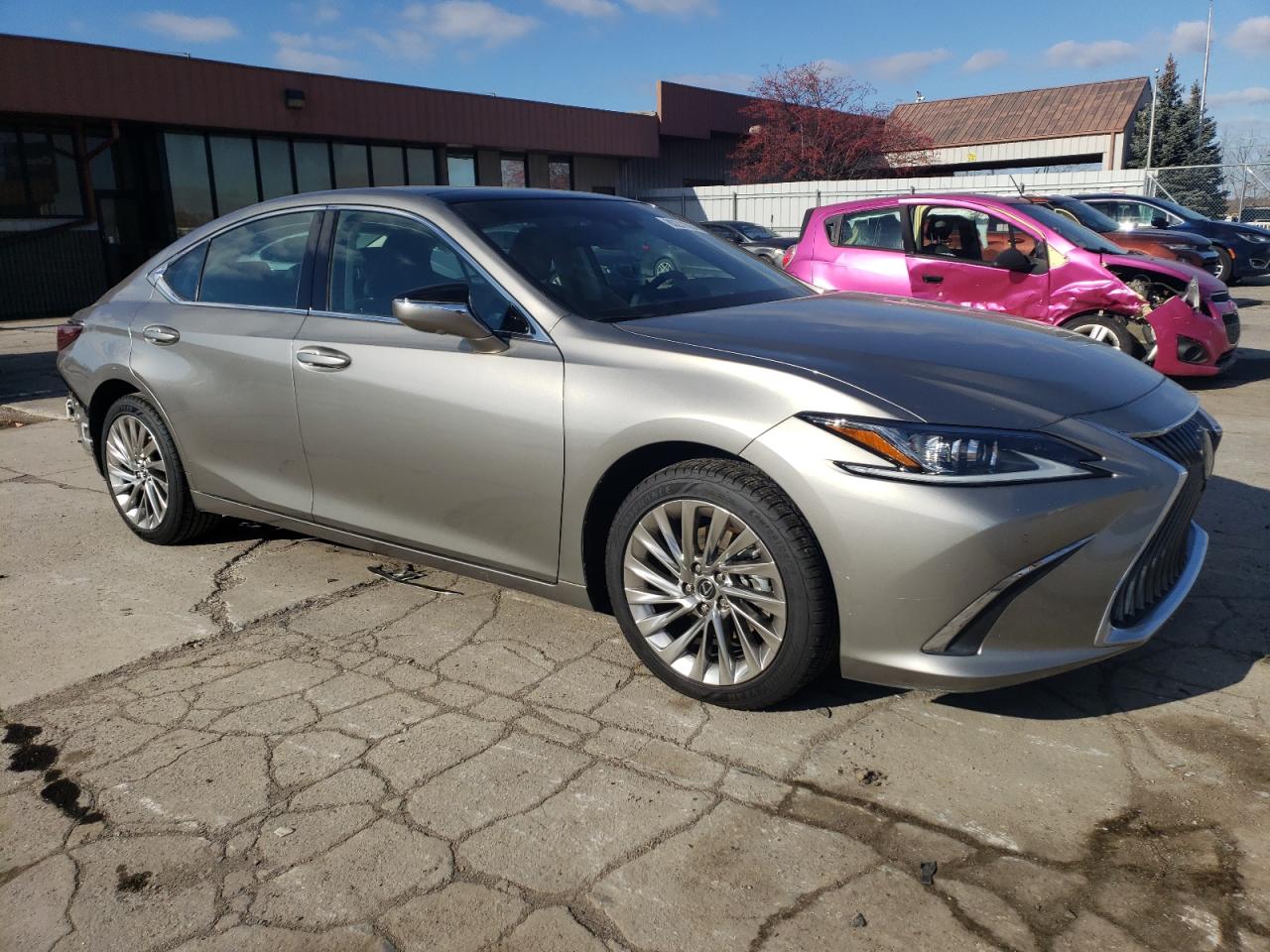 2020 Lexus ES - Image 4