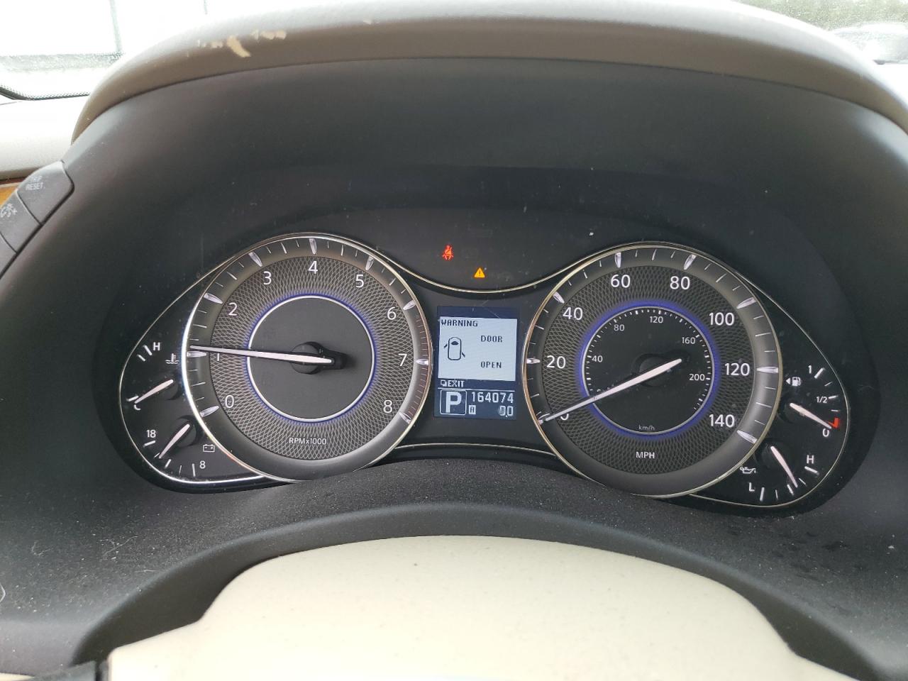 2011 Infiniti QX56 - Image 9