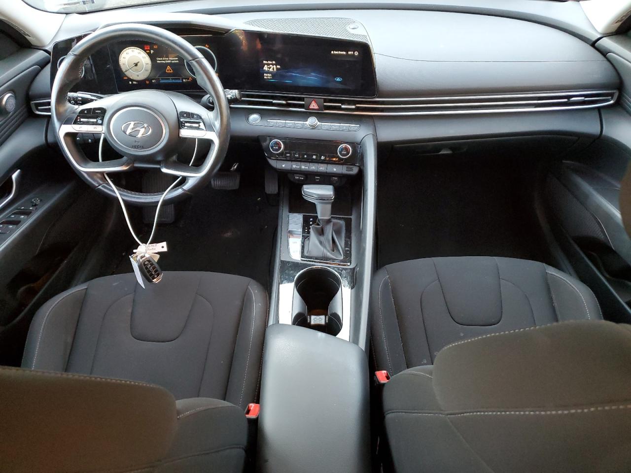 2023 Hyundai Elantra - Image 8