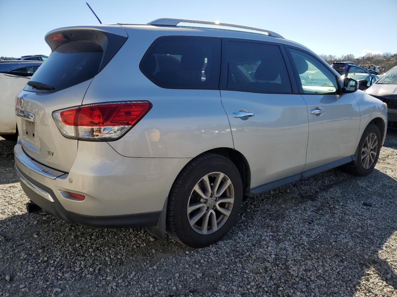 2015 Nissan Pathfinder - Image 3