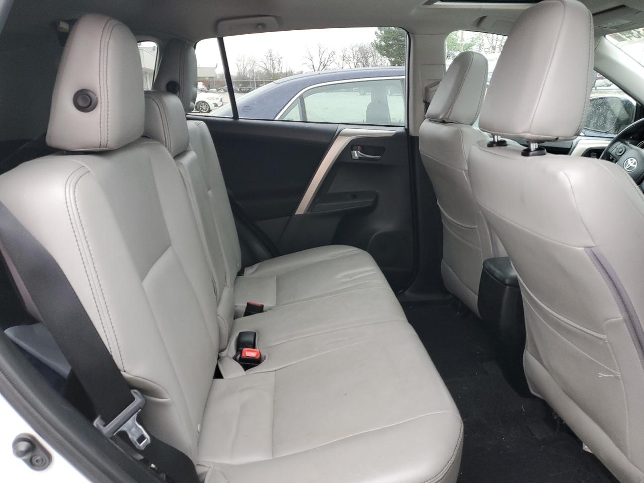 2015 Toyota RAV 4 - Image 11