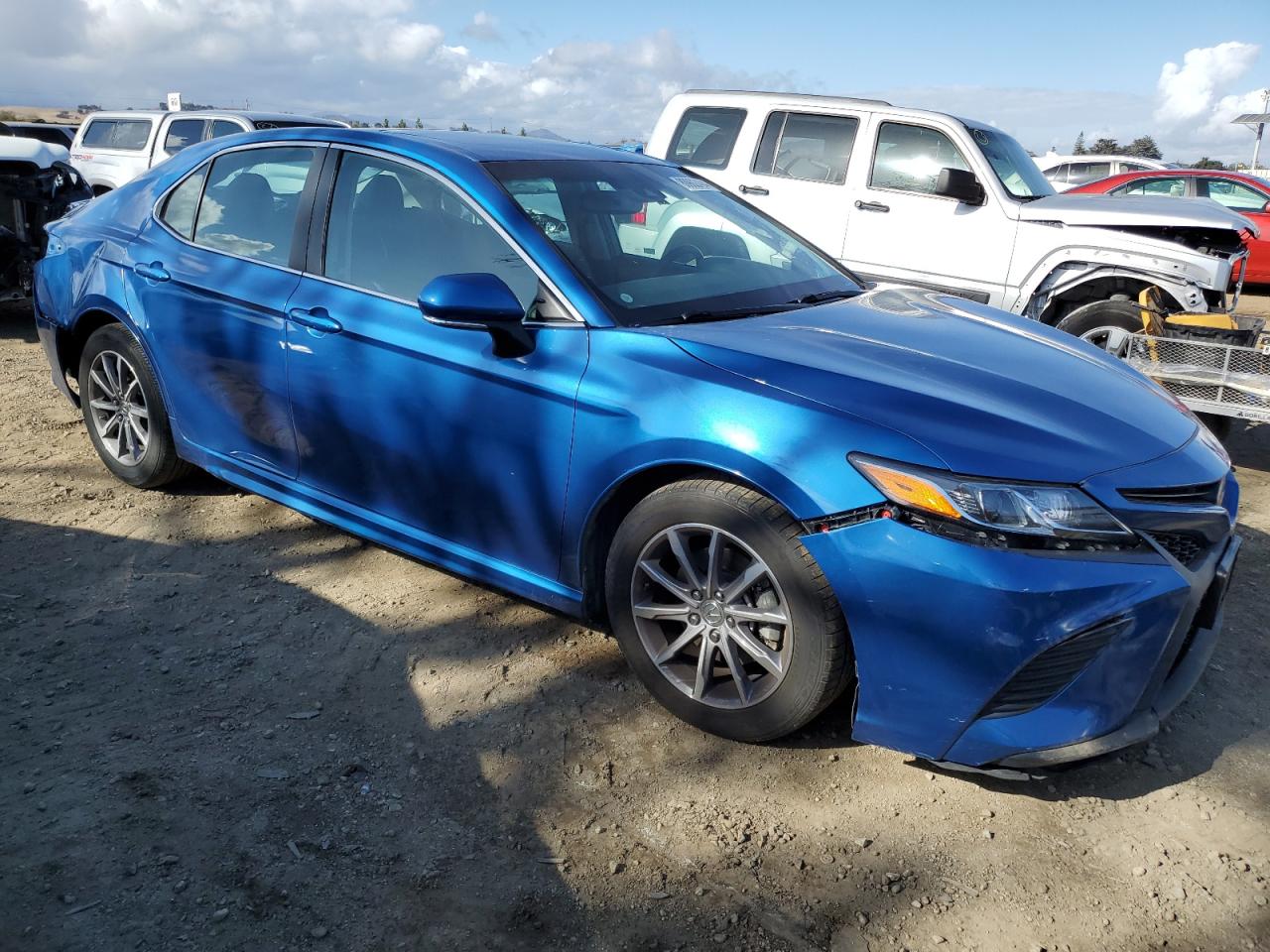 VIN 4T1B11HKXJU155257 2018 TOYOTA CAMRY no.4