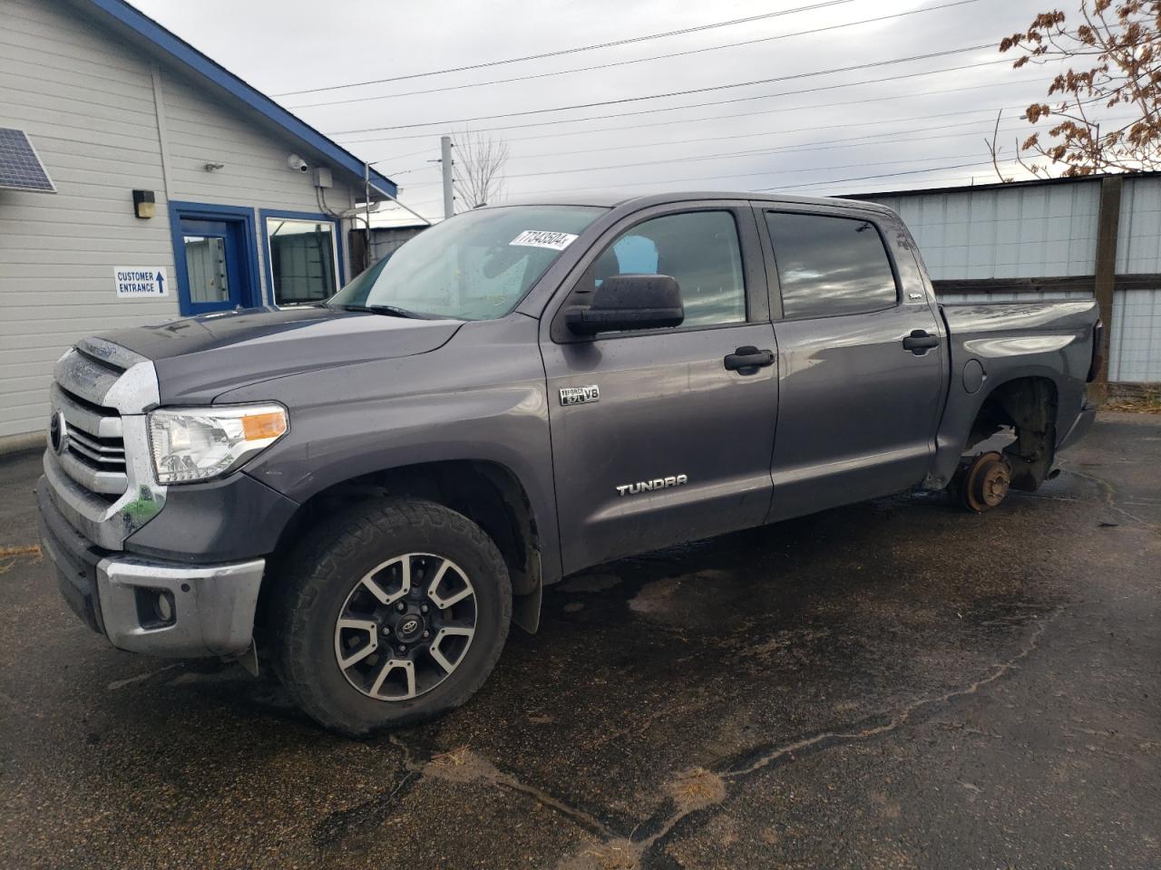 VIN 5TFDW5F19HX642233 2017 TOYOTA TUNDRA no.1